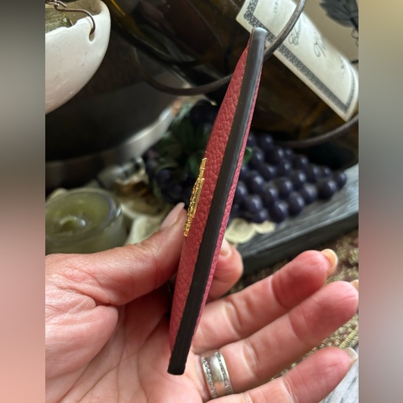 Authentic COACH HEART pebbled smooth leather card case - Picture 7 of 7